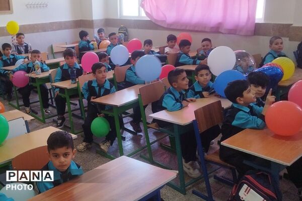  جشن شکوفه ها در دبستان ابراهیم هادی پرند