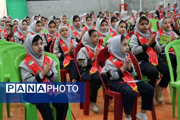  همایش «یاوران انقلاب، پیشتازان مقاومت» در دلیجان همزمان با آغاز دهه فجر