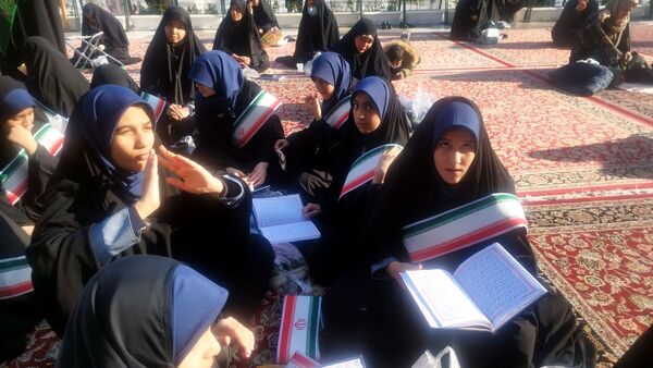 گرامیداشت هفته قرآن ، عترت و نماز در دبیرستان شاهد تکتم 