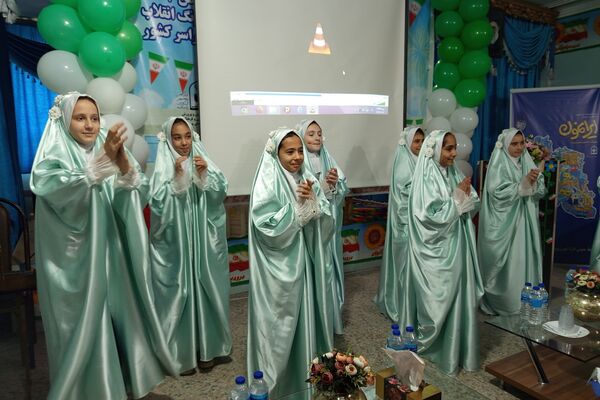 افتتاحیه طرح  «ایرانمون» در مدرسه شهدای گمنام بهارستان‌دو
