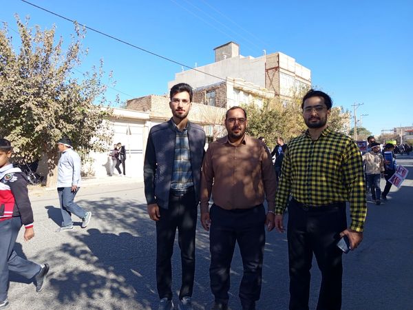 قدم‌های کوچک، ایمان‌های بزرگ؛ حضور باشکوه دانش‌آموزان دبستان برادران ابراهیمی‌نیا در ۱۳ آبان