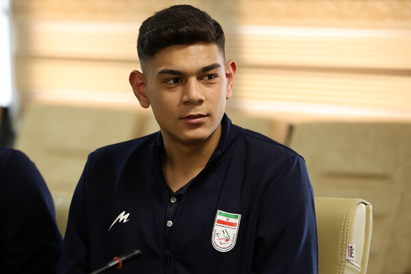 نشست صمیمی معاون تربیت بدنی و سلامت با ورزشکاران و کادر فنی تیم ملی والیبال دانش‌آموزی