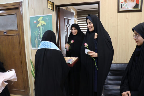 سپاس معلم در اداره آموزش و پرورش خراسان رضوی توسط دختران پیشتاز