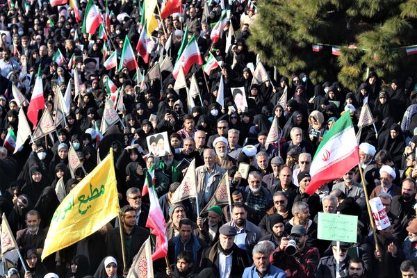 جلوه‌های حضور نوجوانان در راهپیمایی 22 دی مردم قم