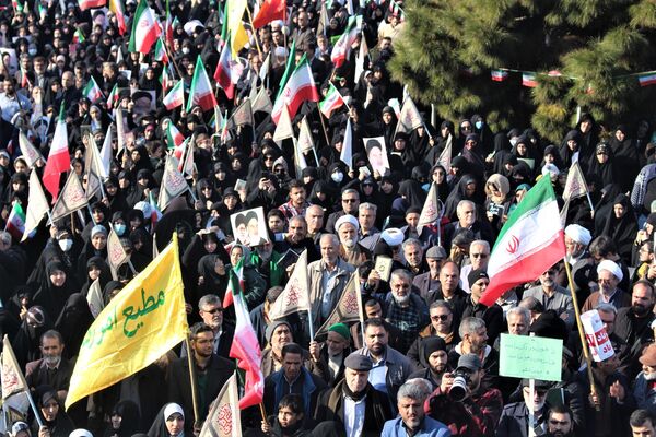 جلوه‌های حضور نوجوانان در راهپیمایی 22 دی مردم قم