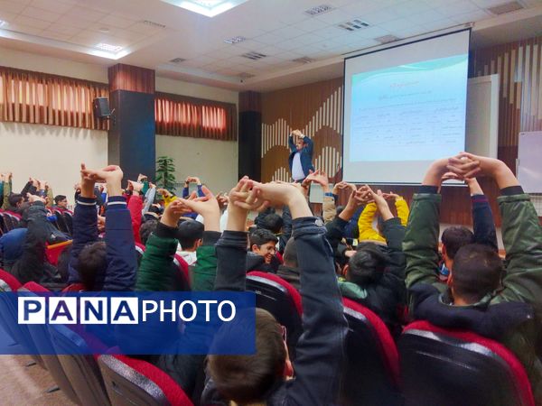 همایش هدایت تحصیلی دانش آموزن پایه نهمی در مشهد