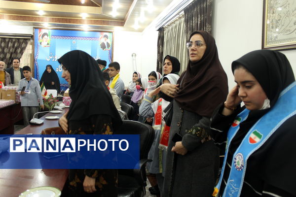 آیین تقدیر از دانش‌آموزان و فرهنگیان برگزیده در گلوگاه