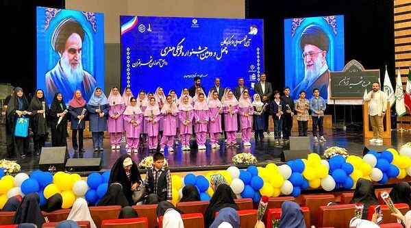 آیین تجلیل از دانش‌آموزان برگزیده استانی چهل و دومین جشنواره فرهنگی‌هنری شهر تهران