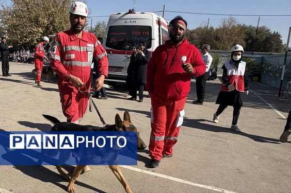 برگزاری مانور سراسری زلزله و ایمنی در مدرسه شهید دهقان 