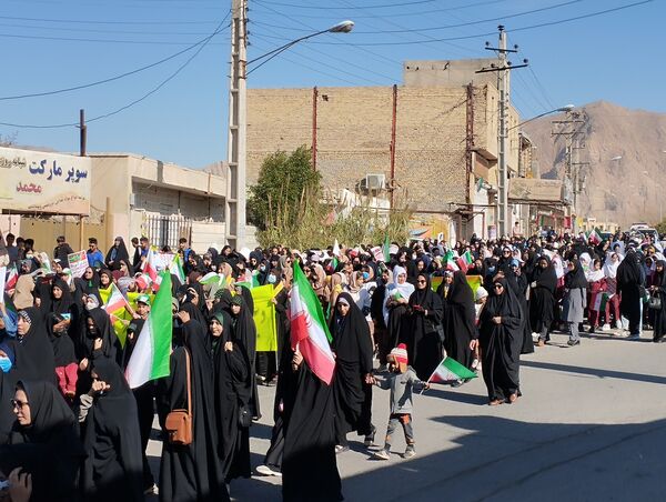 حضور مردم همدل حاجی آباد در راهپیمایی ۲۲ بهمن