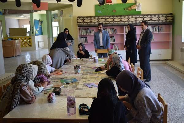 بازدید مدیر آموزش و پرورش بهاباد از کلاس‌های تابستانی  