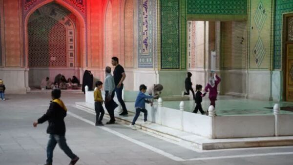 مراسم شب قدر در گلزار شهدا بم
