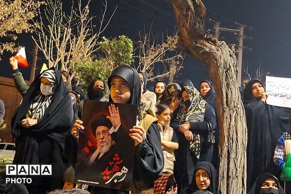 قرچکی‌ها خیابان را رها نمی‌کنند