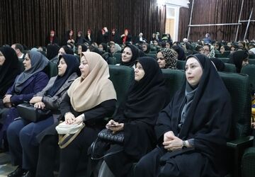 تجلیل از نخبگان علمی و فرهنگی دبیرستان شهید مطهری۲ و عترت قلعه در «جشن ستارگان»