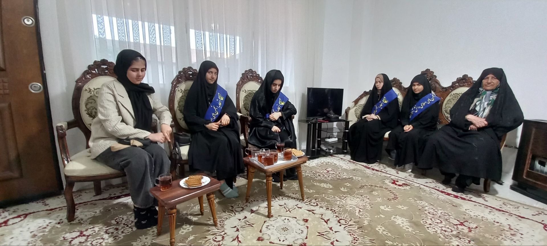 دیدار دانش‌آموزان دبیرستان بهار آزادی با همسر شهید مجید رجایی