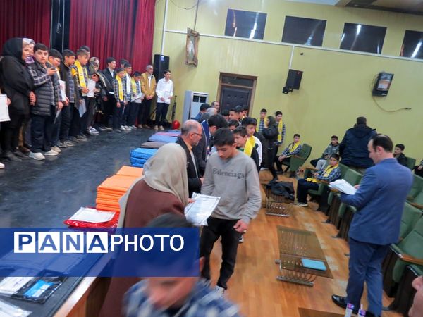 تقدیر از دانش‌آموزان برتر مدرسه آل نبی 