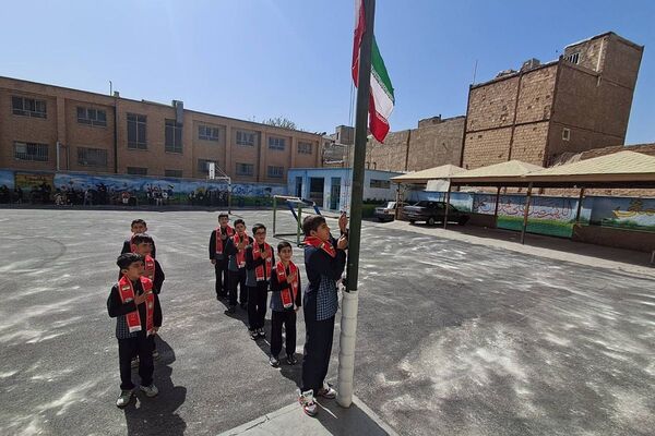 جشن شکوفه ها در مدارس شهرستان قدس، آغاز طلایی و شیرین  سال تحصیلی