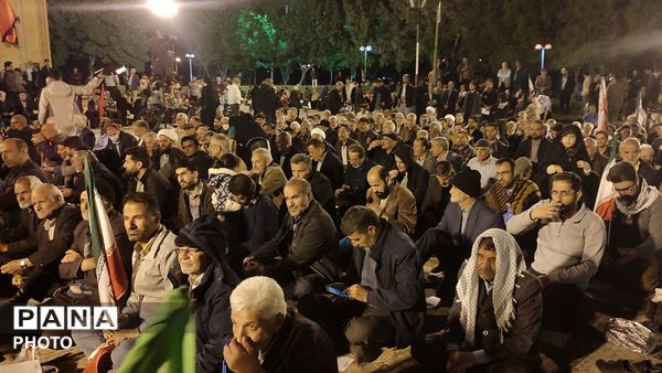 شبی بارانی و ملکوتی در تویسرکان؛ اقامه نماز استغاثه در جوار آرامگاه حیقوق نبی