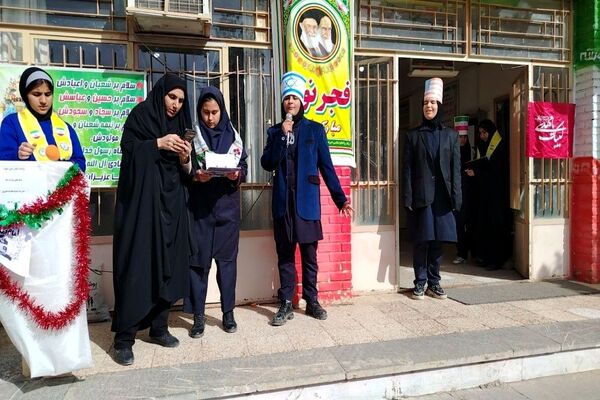 گلبانگ زنگ چهل و هفتمین پیروزی انقلاب اسلامی در مدرسه شهید مجید دهنوی 