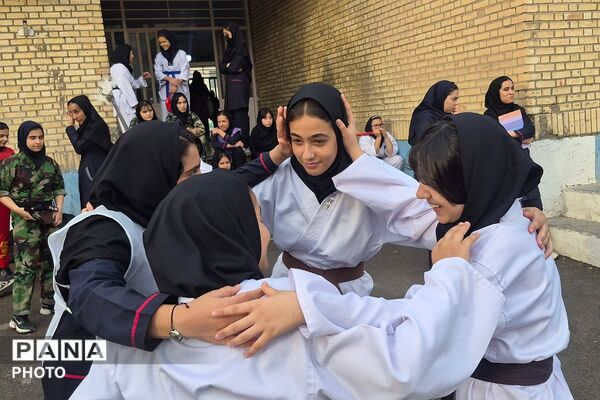 المپیاد ورزشی درون‌مدرسه‌ای؛ نشاط و رقابت در دبیرستان دخترانه بعثت ۲ 