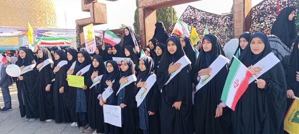 خروش استکبار ستیزی دانش‌آموزان شیرازی