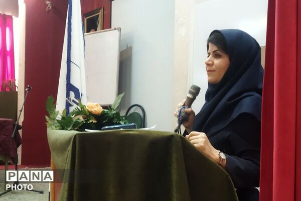 برپایی «جشن استعداد و هویت یابی» در دبیرستان راضیه شکرایی ناحیه دو شهرری 