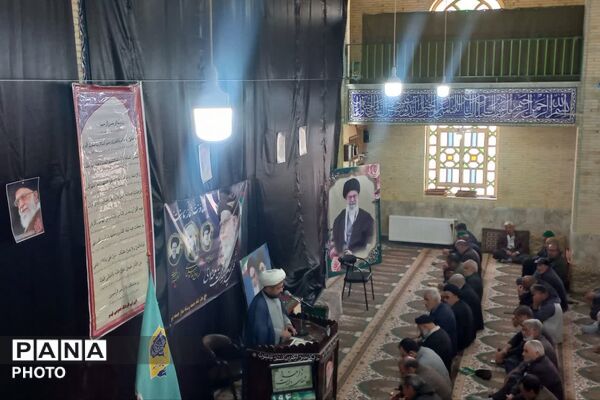 نماز جمعه‌ای که عزادار رهبر شهیدمان بود