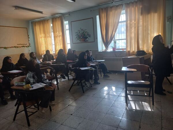 کلاس های تقویتی در دبیرستان نمونه اندیشه