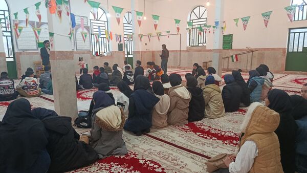 برگزاری مراسم  باشکوه ۲۲ بهمن و تجلیل از نفرات برتر روستای میرزآباد