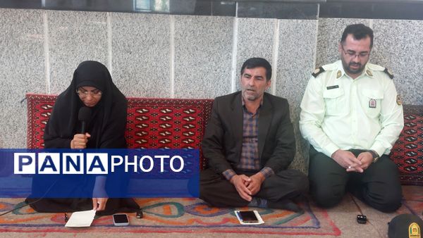 برگزاری میز خدمت به‌مناسبت هفته دولت در بلده