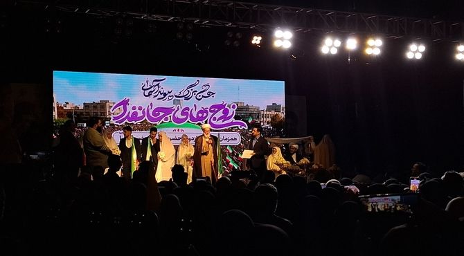 نبرد مردم در میدان نبرد