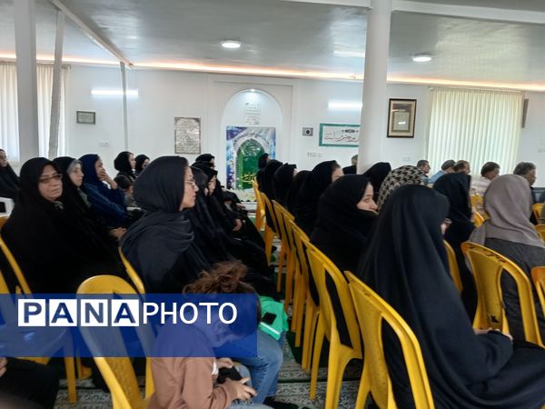 جلسه انجمن اولیا و مربیان مدرسه آیت الله خامنه‌ای