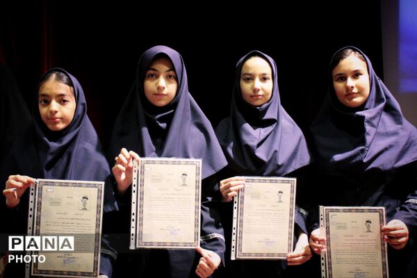 آیین تجلیل از دانش‌آموزان برگزیده جشنواره جابر ابن حیان و پژوهش‌سراهای کبودراهنگ