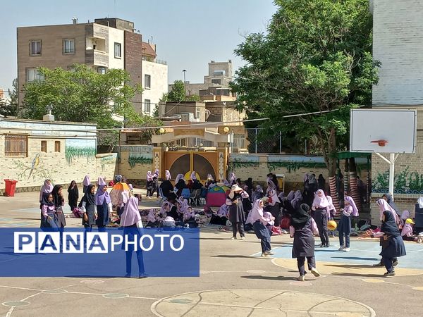 برگزاری اردوی حیاطی و جشن آخر سال در دبستان دخترانه شاهد تحقیقی ناحیه ۶
