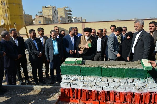 حاج مجید خوئی و بانو کمپانی، سازندگان ۹ کلاس جدید برای دختران بهارستانی