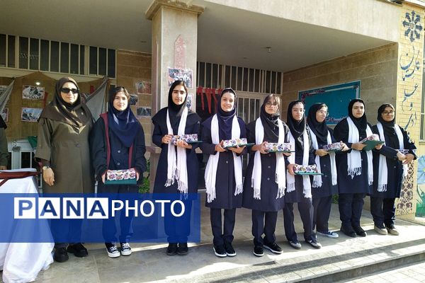 زنگ مهر و مقاومت در دبیرستان استعدادهای درخشان فرزانگان شهریار طنین‌انداز شد
