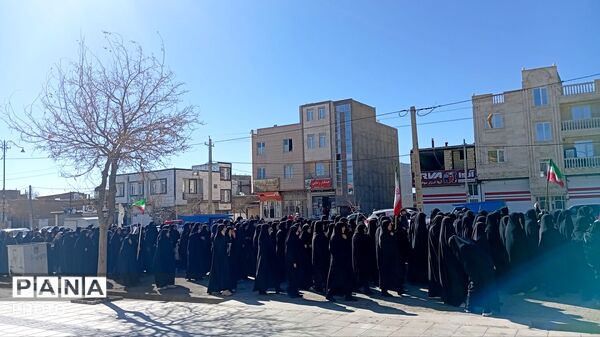 برای شهید وطن کوچک تا بزرگ آمدند