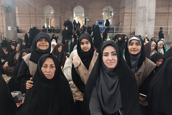 میز خدمت اداره آموزش وپرورش نیشابور در نماز جمعه 