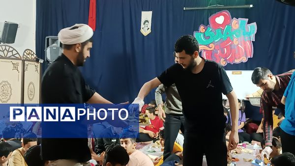 افطاری دومین روز اعتکاف دانش آموزی «سه روز در بهشت»