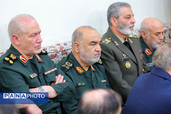 دیدار جمعی از فرماندهان نیروهای مسلح با رهبر انقلاب