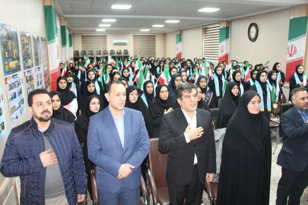 آغاز رسمی جشن‌های دهه فجر در مدارس ناحیه ۴ تبریز