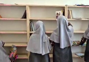 وقتی دانش‌آموزان روستای گردکوه دنیا را از پنجره کتابخانه مدرسه می‌بینند