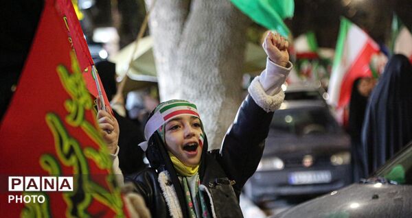 خروش شبانه کرمانشاه در عشق به ایران