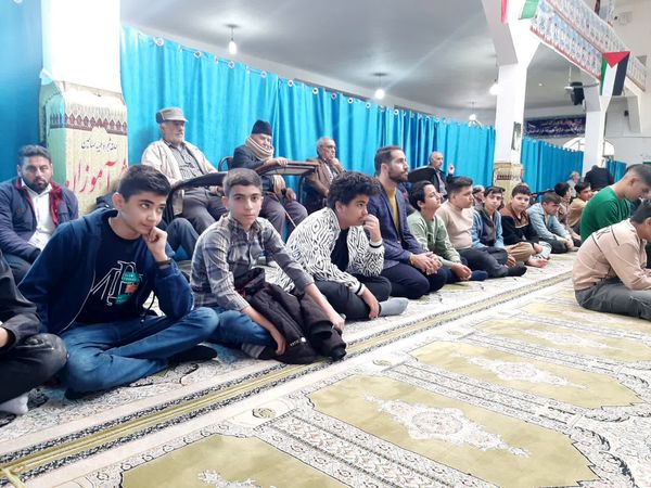 برپایی میز خدمت و جمع آوری کمک‌های مردمی برای جبهه مقاومت 