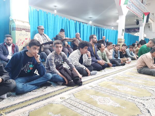 برپایی میز خدمت و جمع آوری کمک‌های مردمی برای جبهه مقاومت 