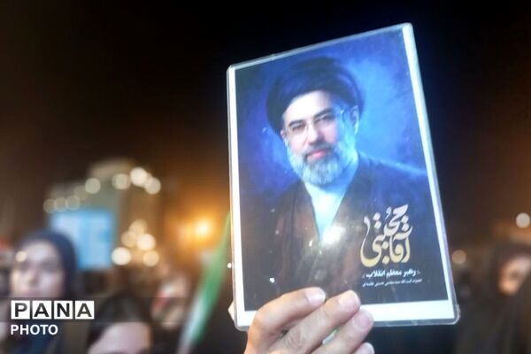 شور و حماسه مردمان شهرستان قرچک در صد و هفتمین شب از تجمعات مردمی