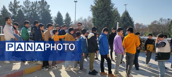 بازدید دانش‌آموزان دبیرستان فرزانگان از کتابخانه اندیشه شیروان