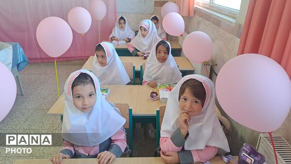 اولین زنگ شادی برای شکوفه‌های کلاس اول در دبستان روستایی عارف شهریار