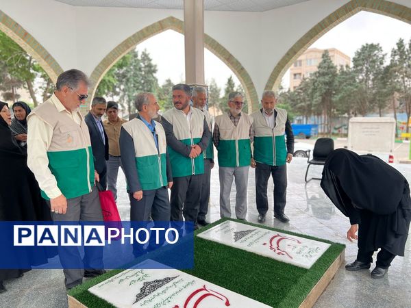 خادمین امام رضا(ع) با شهدا بیعت کردند 