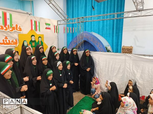 حضور بانوی تازه مسلمان شده ژاپنی در هیات زیر گنبد طلا